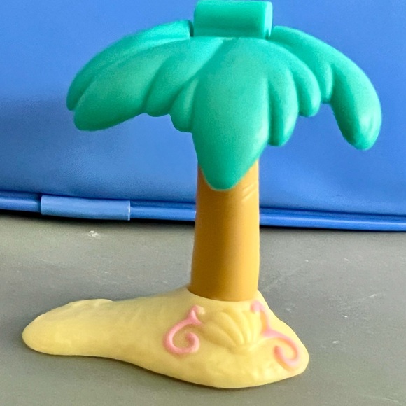 2006 LPS Turtle #119, Cockatoo #120 includes a lei accessory and palm tree - Picture 8 of 11